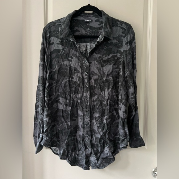 Torrid sark grey Relaxed Fit Brushed Rayon Button-Up Shirt plus size 1X - Picture 12 of 12